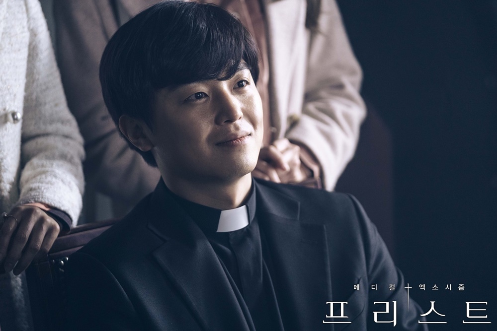 《司祭》海报第19张图片