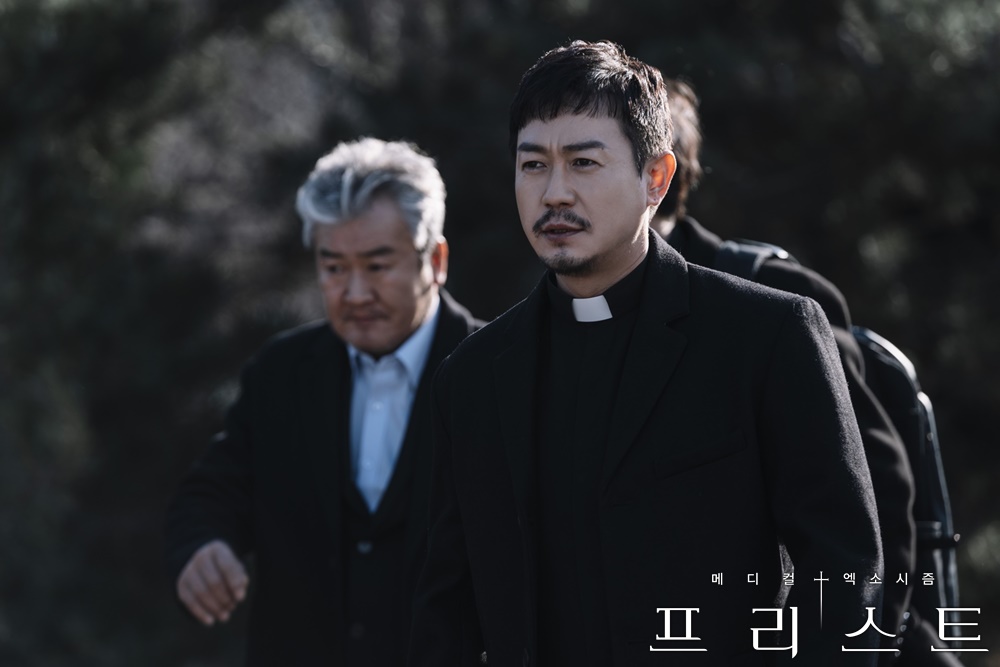 《司祭》海报第15张图片