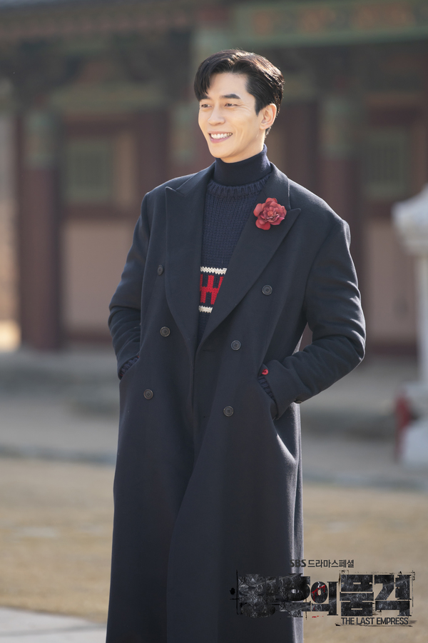 《皇后的品格》剧照第29张图片