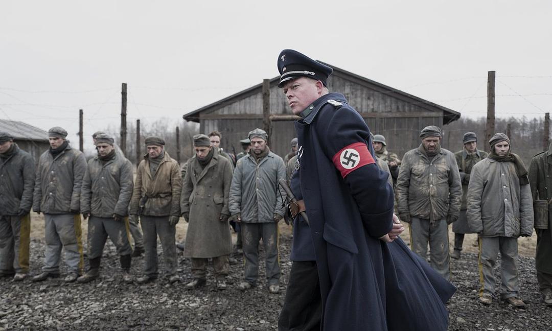 《冒牌上尉》海报