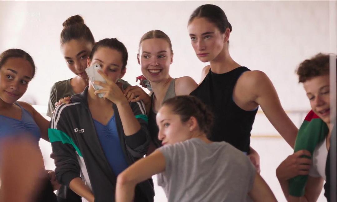 《女孩》海报第38张图片