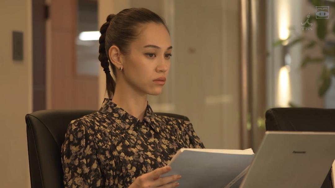 《傲骨贤妻》剧照第38张图片