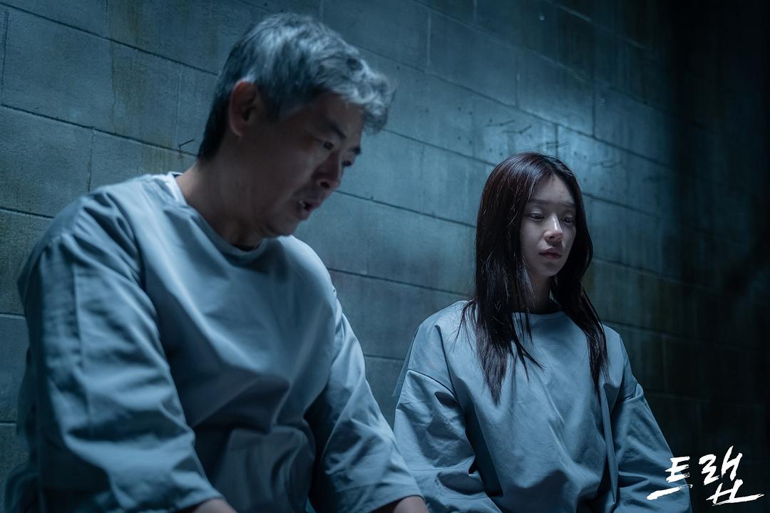 《圈套》海报第54张图片