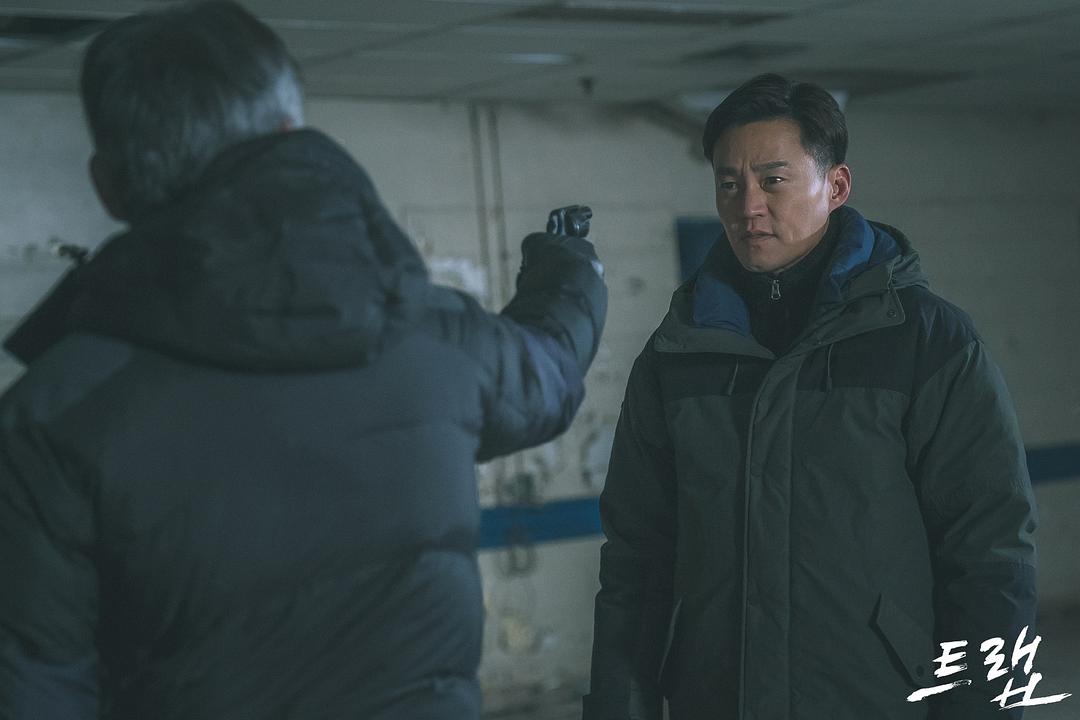 《圈套》海报第46张图片