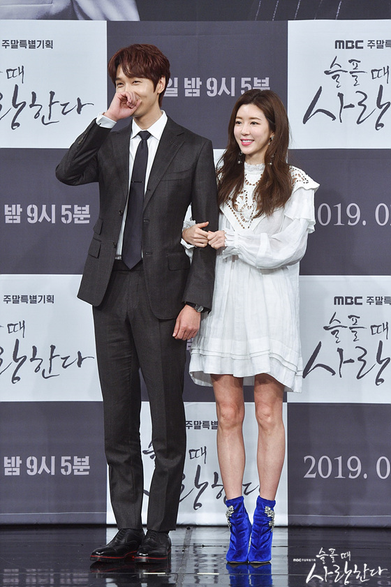 《悲伤时爱你》剧照第37张图片