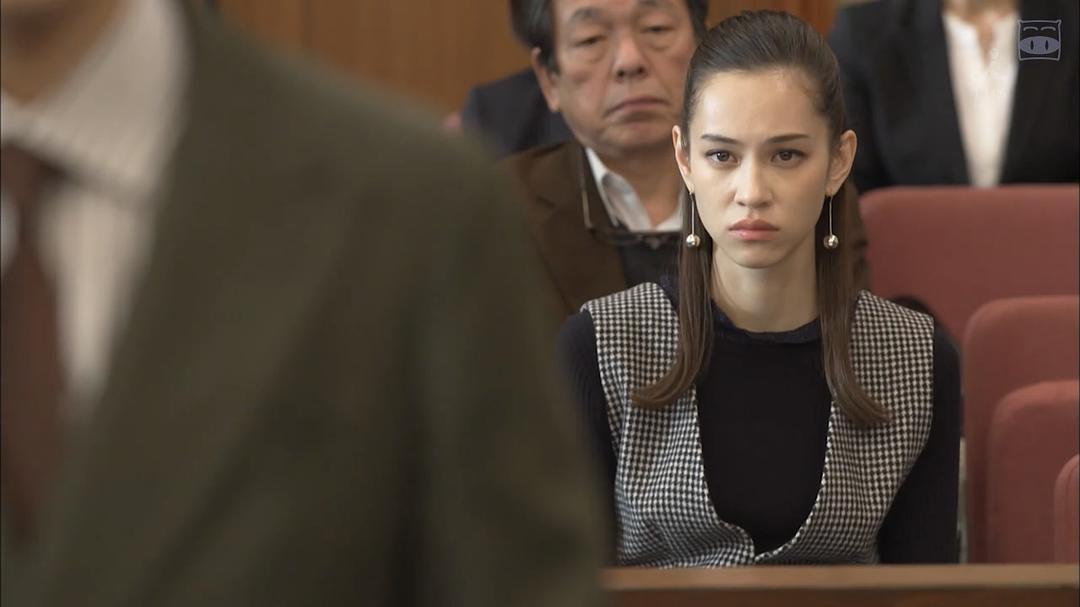 《傲骨贤妻》剧照第27张图片