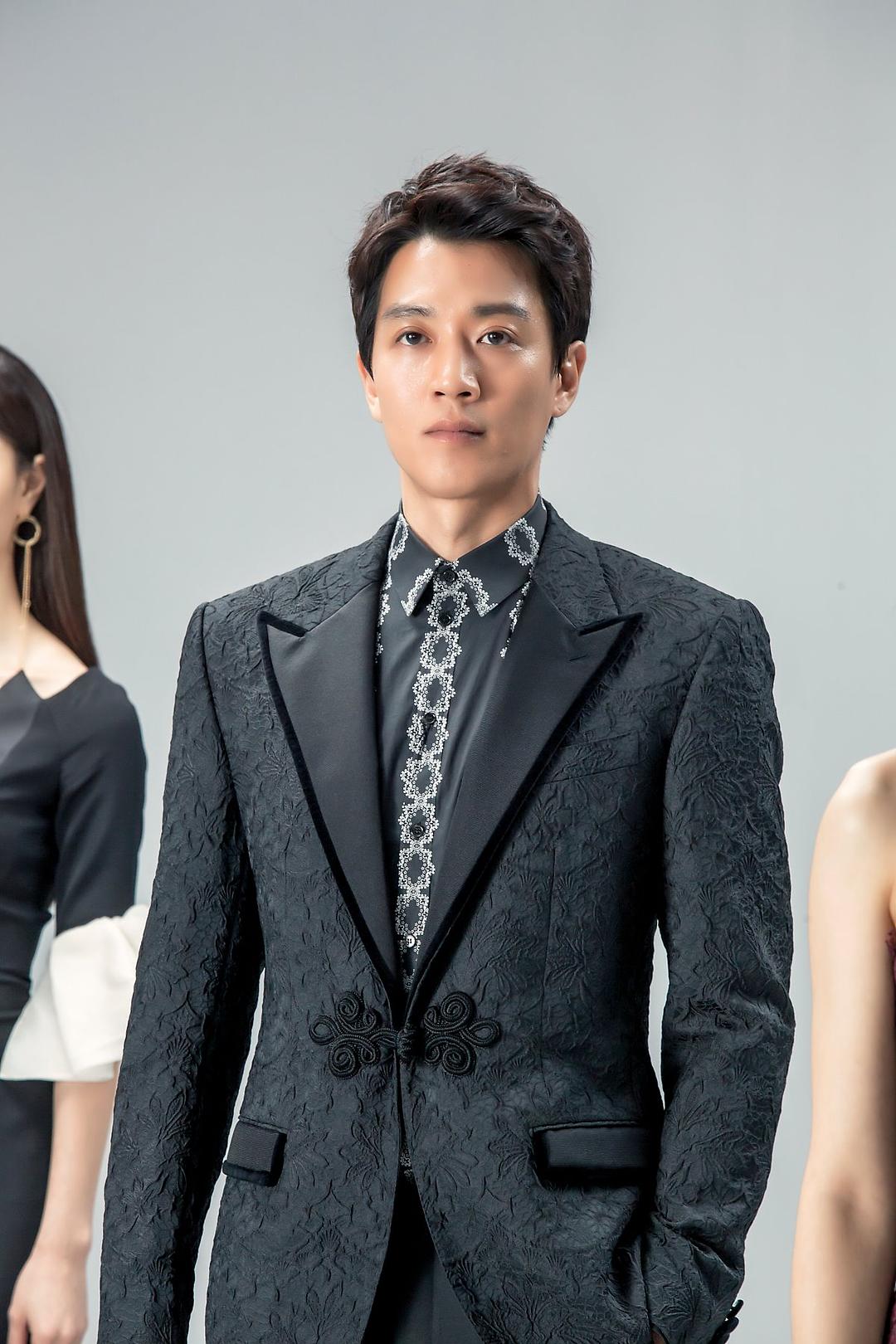 《黑骑士》剧照第52张图片