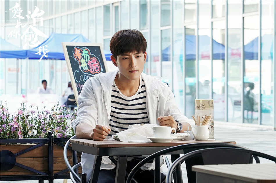 5张峻宁饰演侯俊铭