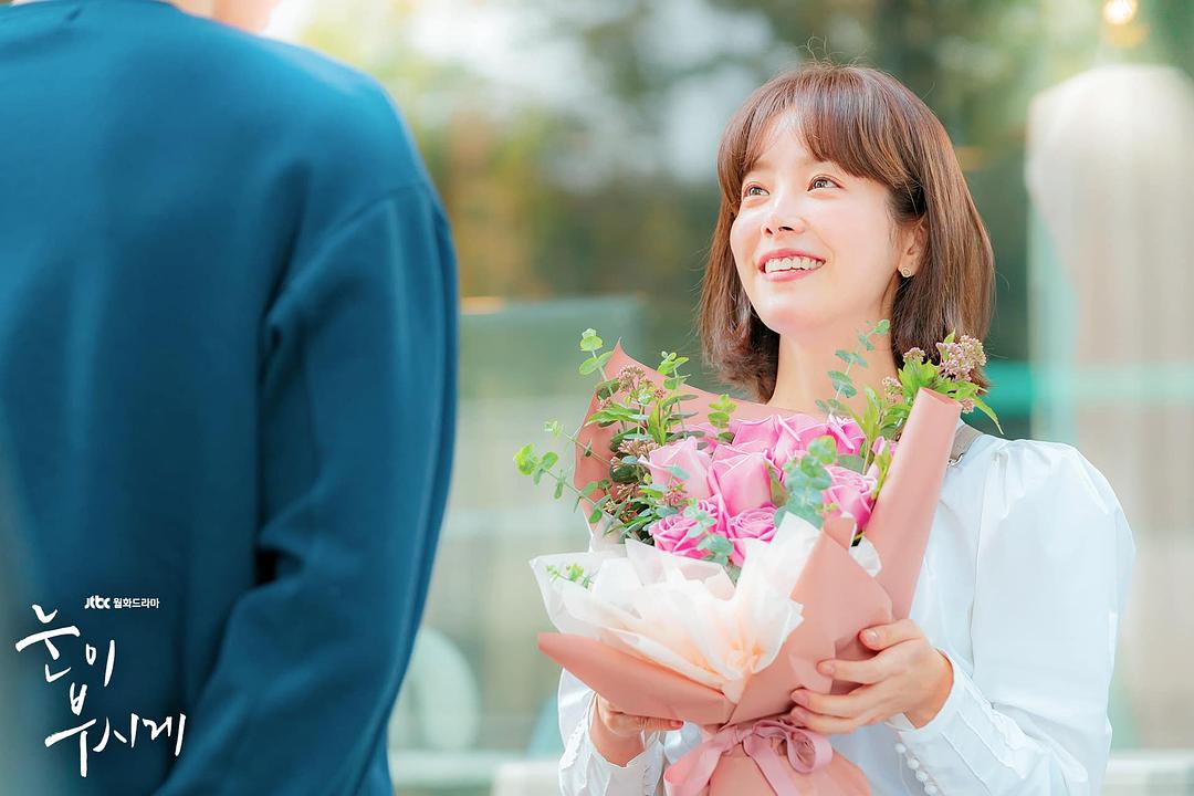 《耀眼》剧照第13张图片