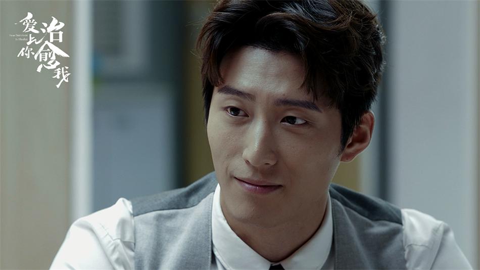 1窦骁饰演颜书仁