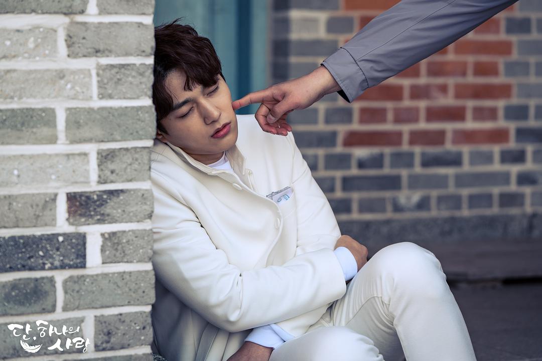 《仅此一次的爱情》剧照第17张图片