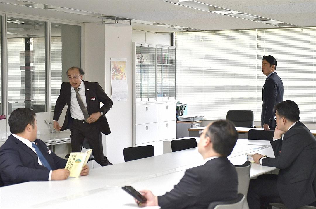 《集体降职》海报第30张图片