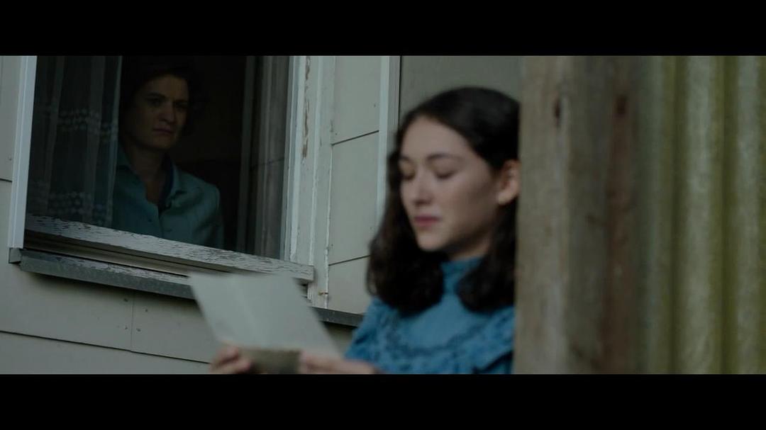 暗暗难过女儿和担忧丈...