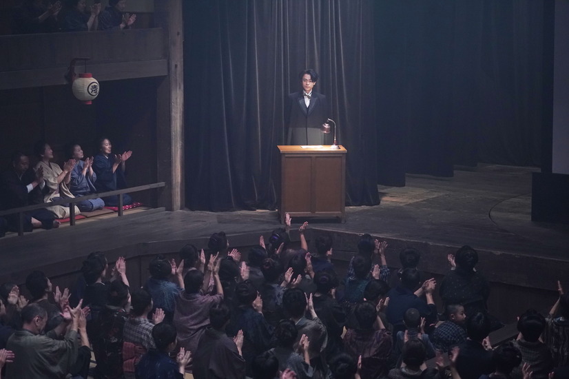 《默片解说员》剧照第13张图片