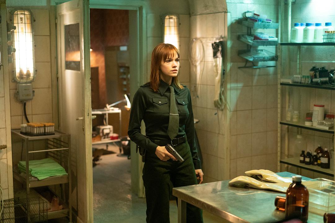 《绊脚石》剧照