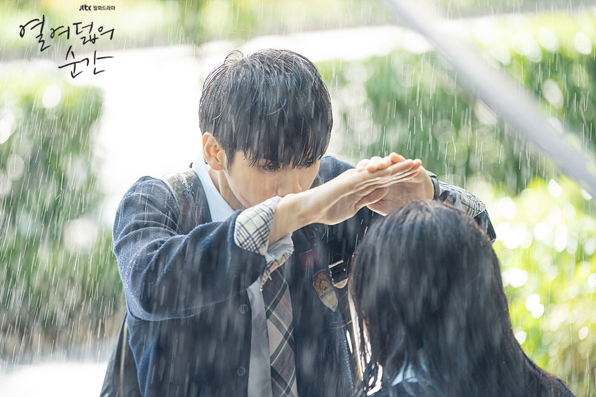 《十八岁的瞬间》海报第11张图片