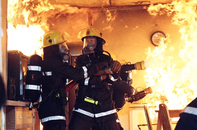 《烈火雄心2》海报第14张图片