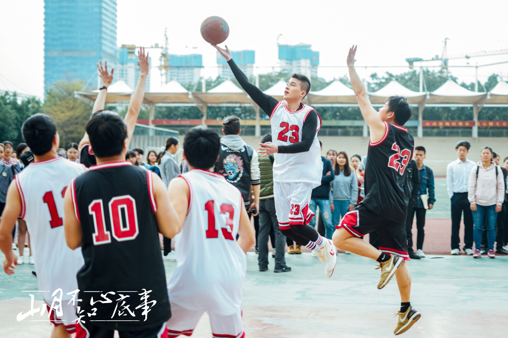 欧豪化身篮球boy