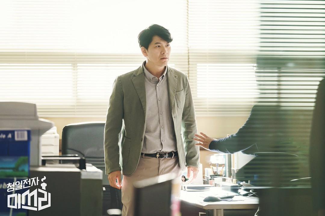 《清日电子李小姐》剧照第7张图片