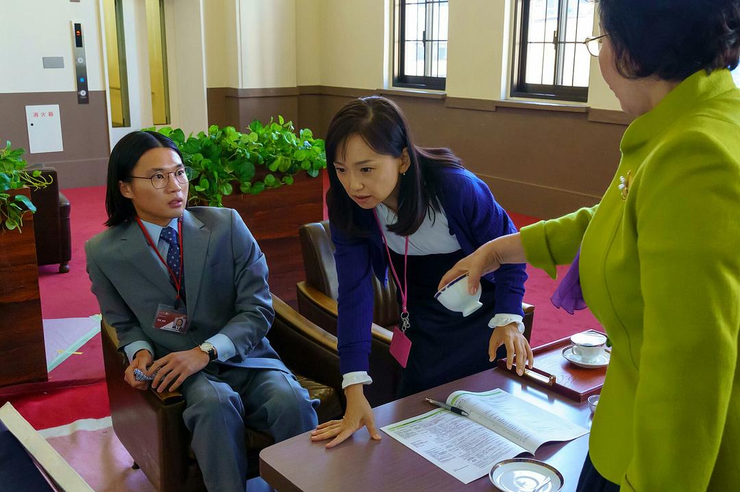 《同一屋檐下的四个女人》剧照第6张图片