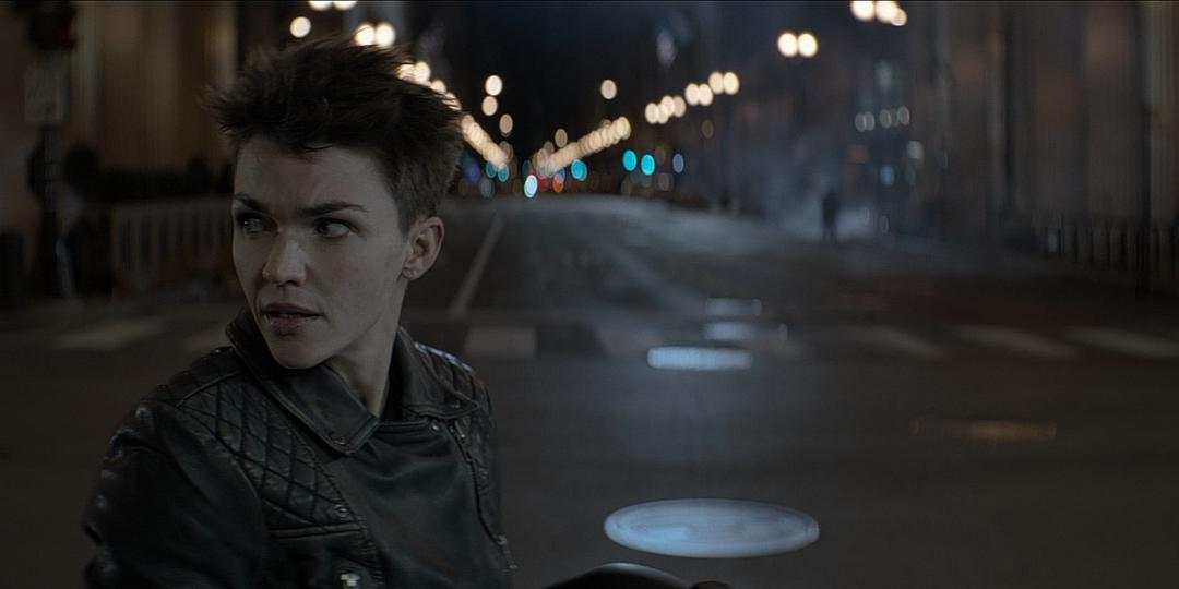 《蝙蝠女侠第一季》剧照第48张图片