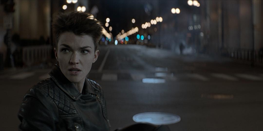 《蝙蝠女侠第一季》剧照第19张图片