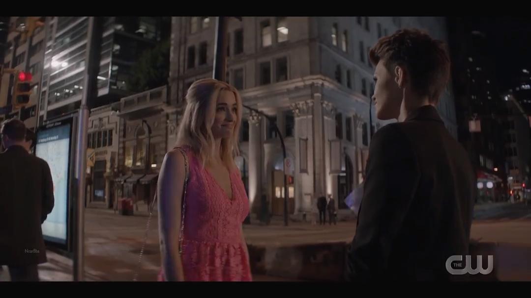 《蝙蝠女侠第一季》剧照第43张图片