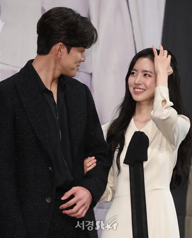 《抉择:女人们的战争》剧照