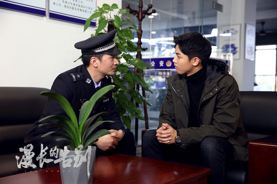 1、周峻纬饰连舟何...