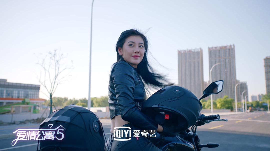 《爱情公寓5》海报第1张图片