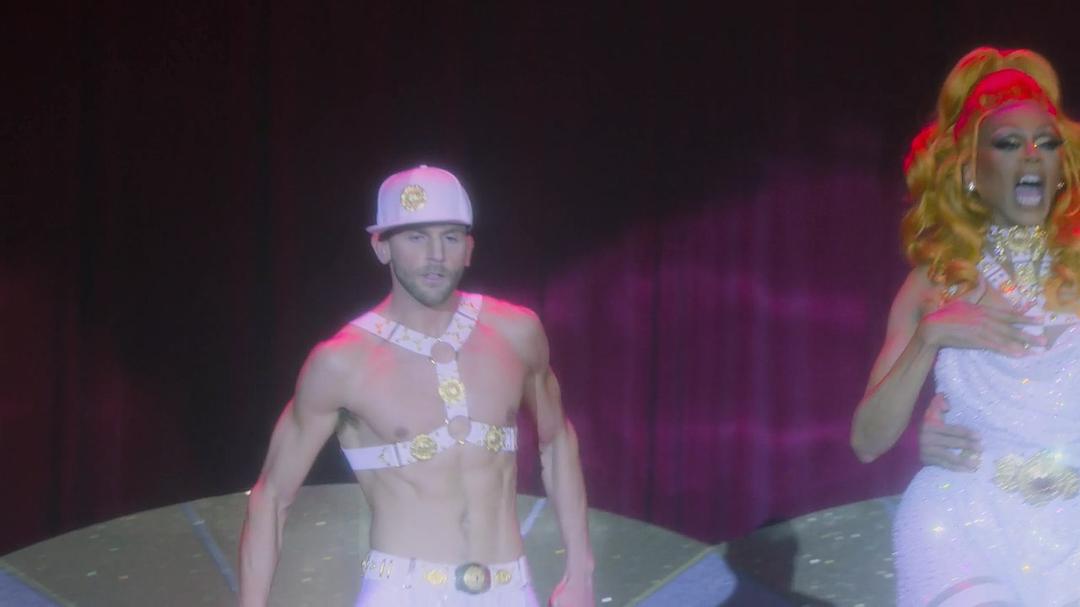 《酷妹辣皇后》海报第26张图片