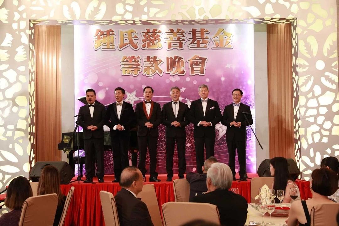 《牛下女高音》剧照