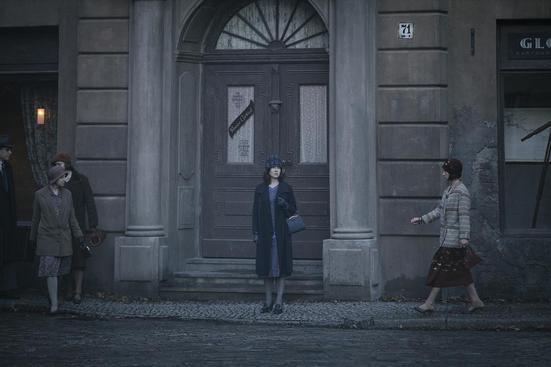 《巴比伦柏林第三季》海报第24张图片