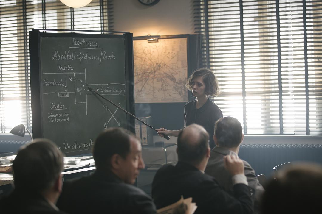 《巴比伦柏林第三季》海报第22张图片