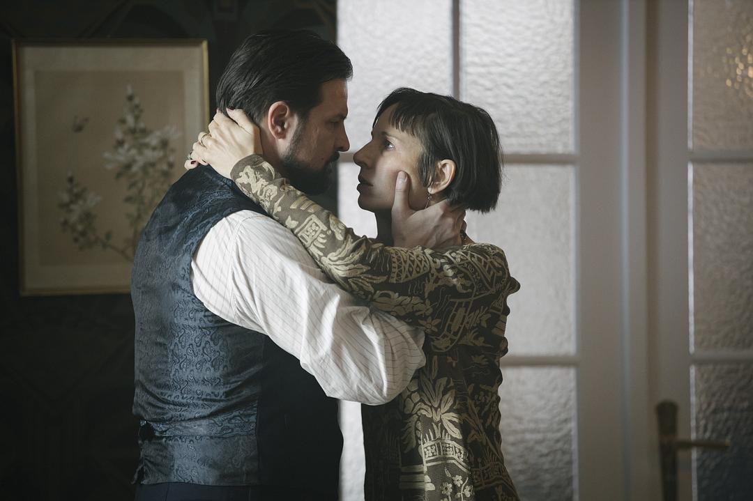 《巴比伦柏林第三季》海报第17张图片