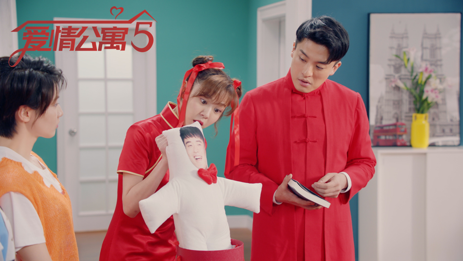 乔嘉收到胡一菲满月礼...