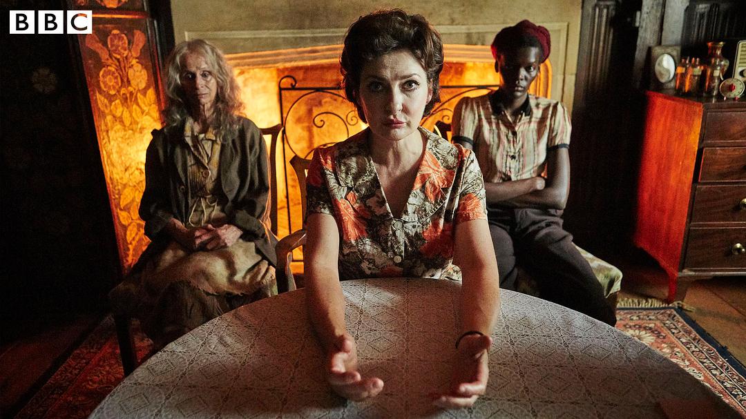 《灰马酒店》剧照第26张图片