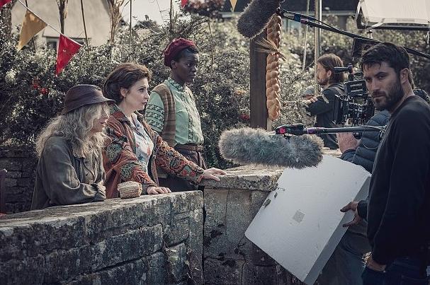 《灰马酒店》剧照第43张图片