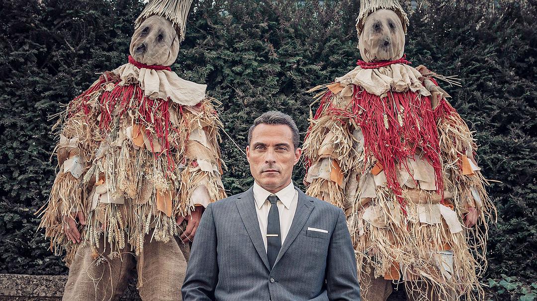 《灰马酒店》剧照第23张图片