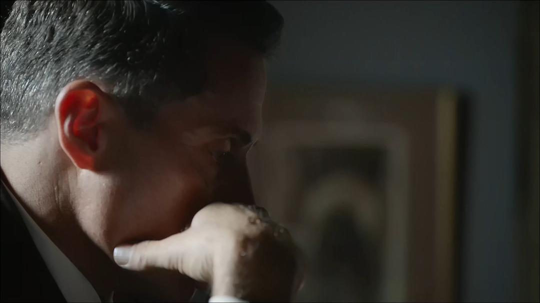 《灰马酒店》剧照第17张图片