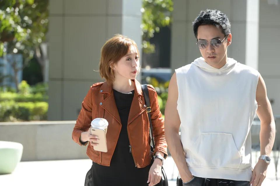 《坚离地爱坚离地》剧照