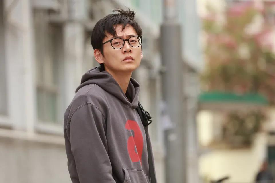 《坚离地爱坚离地》剧照