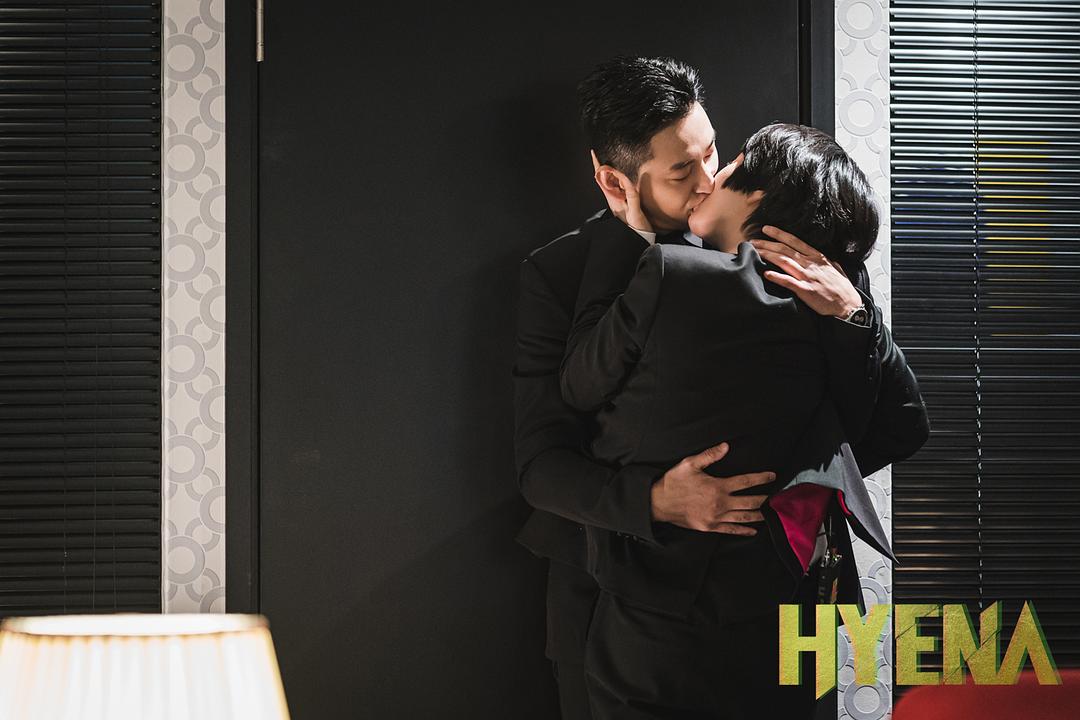 《鬣狗式生存》剧照第7张图片