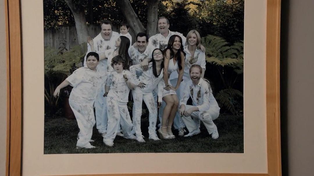 《摩登家庭第十一季》海报第28张图片