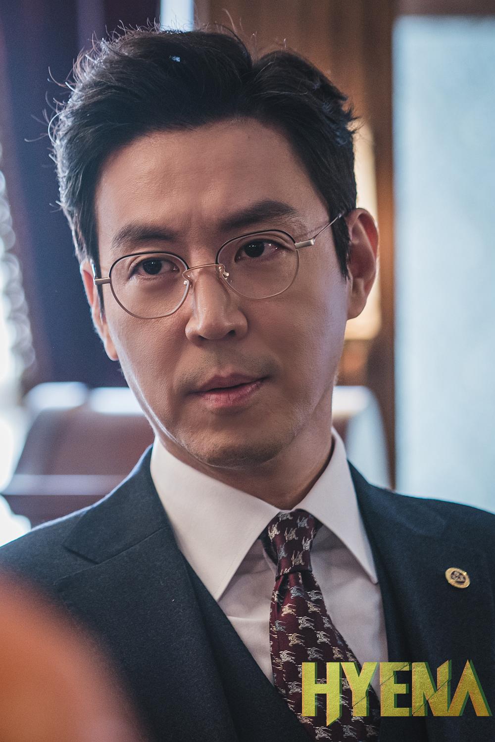 《鬣狗式生存》剧照第25张图片