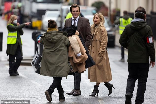 《剖析丑闻》剧照第34张图片