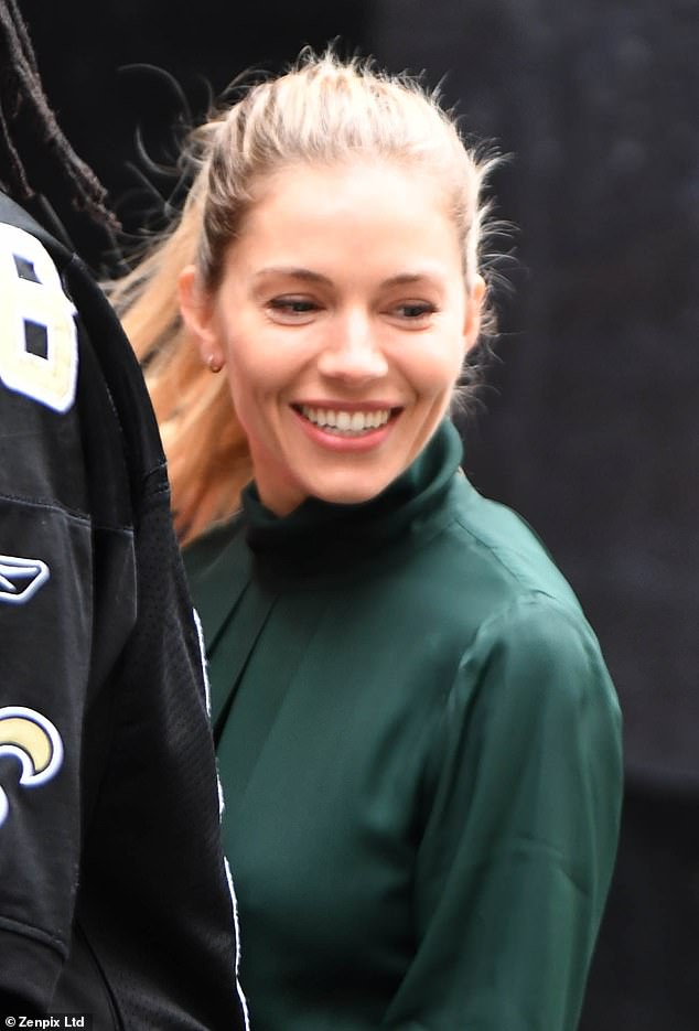 《剖析丑闻》剧照第17张图片