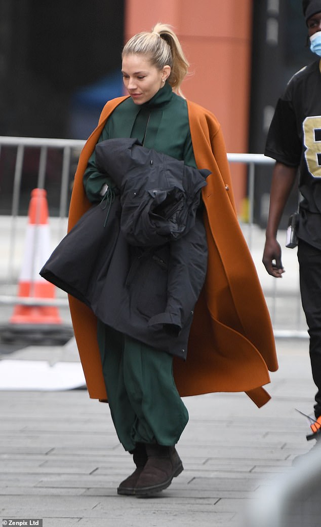 《剖析丑闻》剧照第16张图片