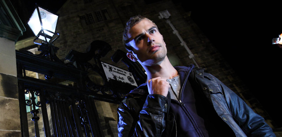 《鬼影喧嚣第一季》海报第20张图片