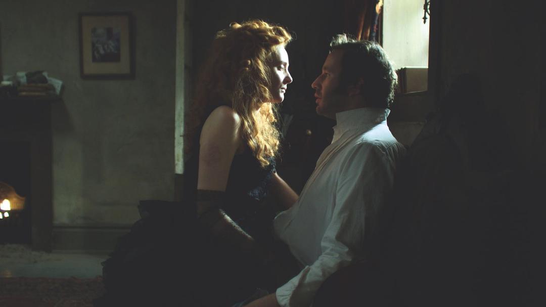 《绛红雪白的花瓣》剧照